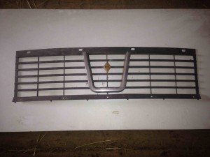 Grill Renault 12         